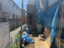 【東京都/杉並区高円寺北】杉並区高円寺北1丁目　新築戸建　A棟 建築中の外観：写真中央が玄関