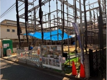 【東京都/杉並区西荻南】ラ・ヴィ・ベル西荻窪(2号棟) 建築中の外観：全3棟/手前側