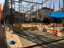 【東京都/杉並区西荻南】ラ・ヴィ・ベル西荻窪(2号棟) 建築中の外観：全3棟/奥側