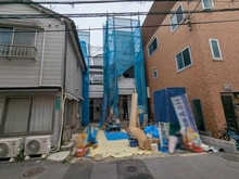 【東京都/大田区仲六郷】大田区仲六郷2丁目新築戸建　2号棟 建築中の外観：全2棟、右側