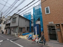 【東京都/大田区仲六郷】大田区仲六郷2丁目新築戸建　2号棟 建築中の外観：全2棟、右側