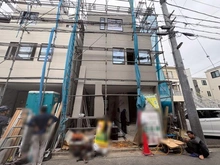 【東京都/江東区東砂】江東区東砂4丁目新築戸建 1号棟 建築中の外観：右側（全2棟)