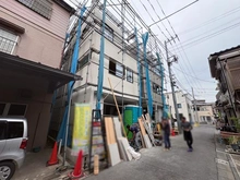 【東京都/江東区東砂】江東区東砂4丁目新築戸建 2号棟 建築中の外観：左側（全2棟）