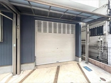 【東京都/品川区南品川】品川区南品川1丁目戸建 ガレージ：ファミリーカーも駐車可能です(車種による)