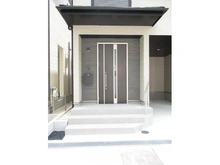 【大阪府/豊中市服部西町】豊中市服部西町3丁目 中古一戸建て 玄関
