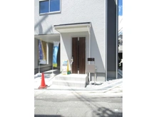【大阪府/豊中市桜の町】豊中市桜の町二丁目　新築戸建 玄関