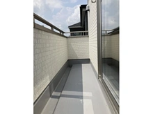 【大阪府/池田市旭丘】池田市旭丘三丁目　新築戸建　2号棟 バルコニー：※南側