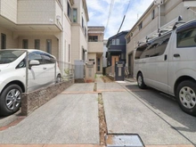 【東京都/練馬区西大泉】練馬区西大泉3丁目中古戸建 アプローチ：写真左奥側
