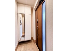 【東京都/練馬区大泉学園町】練馬区大泉学園町4丁目中古戸建 玄関：【家具調度品は価格に含まれません】