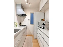 【東京都/練馬区大泉学園町】練馬区大泉学園町4丁目中古戸建 キッチン：【家具調度品は価格に含まれません】