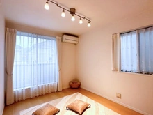 【東京都/練馬区大泉学園町】練馬区大泉学園町4丁目中古戸建 洋室：【家具調度品は価格に含まれません】