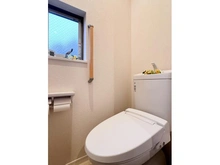 【東京都/練馬区大泉学園町】練馬区大泉学園町4丁目中古戸建 トイレ：【家具調度品は価格に含まれません】