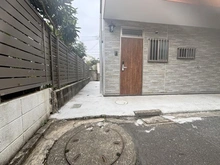 【東京都/中野区上鷺宮】中野区上鷺宮5丁目中古戸建 アプローチ