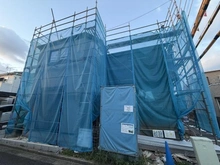 【東京都/練馬区大泉学園町】練馬大泉学園町5丁目2号棟 建築中の外観：全2棟、該当物件横面
