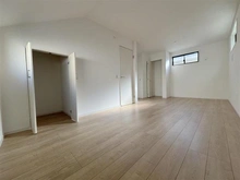 【東京都/練馬区三原台】練馬区三原台2丁目新築戸建・1号棟　≪Zut PLUS≫ 洋室：約10.8帖の洋室です。
間仕切り壁を利用することで4LDKに変更可能