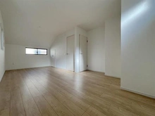 【東京都/練馬区三原台】練馬区三原台2丁目新築戸建・1号棟　≪Zut PLUS≫ 洋室：約10.8帖の洋室です。
間仕切り壁を利用することで4LDKに変更可能