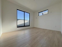 【東京都/練馬区三原台】練馬区三原台2丁目新築戸建・1号棟　≪Zut PLUS≫ 洋室：約7．8帖の洋室
ウォークインクローゼット付の2面採光