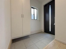 【東京都/練馬区三原台】練馬区三原台2丁目新築戸建・1号棟　≪Zut PLUS≫ 玄関：シューズインクローゼット付きの広々とした玄関