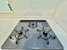 【東京都/八王子市台町】八王子台町4丁目　新築戸建 キッチン：三口コンロ