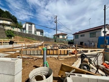 【東京都/八王子市長房町】八王子市長房町9期　新築戸建　2号棟 建築中の外観：全3棟現場