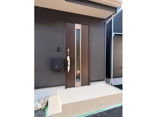 【東京都/武蔵村山市中原】「グレイドルガーデン武蔵村山市中原第8」　5号棟 玄関