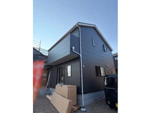 【東京都/武蔵村山市中原】「グレイドルガーデン武蔵村山市中原第8」　9号棟 建築中の外観：全24区画　「9号棟」写真中央