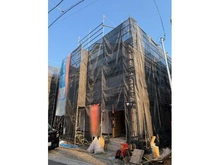 【東京都/武蔵村山市中原】「グレイドルガーデン武蔵村山市中原第8」　11号棟 建築中の外観：全24区画　「11号棟」写真中央