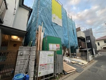 【東京都/大田区東雪谷】大田区東雪谷3丁目　新築戸建B棟 建築中の外観：全2棟/手前