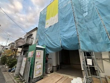 【東京都/大田区東雪谷】大田区東雪谷3丁目　新築戸建B棟 建築中の外観：全2棟/写真中央