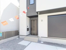【埼玉県/三郷市戸ケ崎】三郷市戸ヶ崎1丁目　新築戸建　15期2号棟 玄関