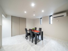 【東京都/港区西麻布】西麻布1丁目戸建て リビング：※家具調度品等は販売価格に含まれておりません