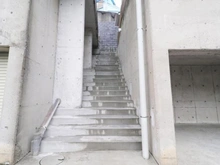 【神奈川県/横浜市磯子区滝頭】磯子区滝頭1丁目　中古戸建て アプローチ