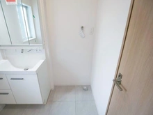 【神奈川県/横浜市磯子区森】磯子区森2丁目　中古戸建て 洗面所：洗濯置場（写真右側）