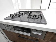 【神奈川県/横浜市磯子区杉田】磯子区杉田6丁目　新築戸建て キッチン：三口コンロ