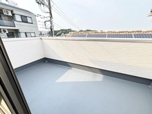 【神奈川県/横浜市金沢区富岡西】金沢区富岡西7丁目　新築戸建て バルコニー