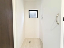 【東京都/新宿区喜久井町】新宿区喜久井町　新築戸建 洗濯機置場：１階廊下