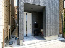 【東京都/北区王子本町】王子本町二丁目借地権付新築戸建 玄関