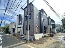 【東京都/北区上十条】KIS北区上十条4期　2号棟 建築中の外観：全3棟・写真手前側