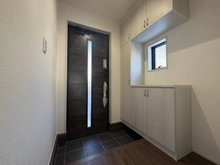 【兵庫県/神戸市中央区熊内町】神戸市中央区熊内町八丁目　2号棟　新築戸建 玄関