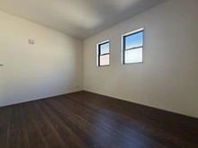 【兵庫県/神戸市中央区熊内町】神戸市中央区熊内町八丁目　2号棟　新築戸建 洋室