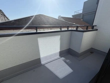 【兵庫県/神戸市中央区熊内町】神戸市中央区熊内町八丁目　2号棟　新築戸建 バルコニー