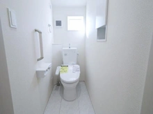 【神奈川県/横浜市瀬谷区宮沢】瀬谷区宮沢2丁目　新築戸建　1号棟（全2棟） トイレ
