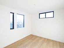 【神奈川県/横浜市神奈川区三枚町】神奈川区三枚町　新築戸建 洋室：約5.6帖