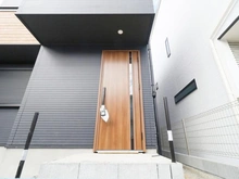 【神奈川県/横浜市港北区大曽根台】港北区大曽根台　新築戸建　1号棟（全2棟） 玄関：中央1号棟（全2棟）
