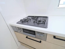 【神奈川県/横浜市港北区大曽根台】港北区大曽根台　新築戸建　2号棟（全2棟） 三口コンロ