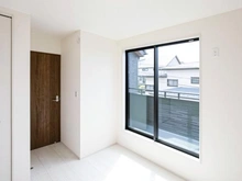 【神奈川県/横浜市青葉区大場町】青葉区大場町　新築戸建 洋室：約5帖