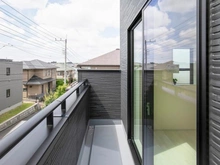 【神奈川県/横浜市青葉区大場町】青葉区大場町　新築戸建 バルコニー：約5帖洋室に隣接