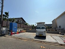 【神奈川県/藤沢市湘南台】藤沢市湘南台3丁目　新築戸建A号棟(全2棟) 建築中の外観：全2棟（左側）