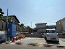 【神奈川県/藤沢市湘南台】藤沢市湘南台3丁目　新築戸建A号棟(全2棟) 建築中の外観：全2棟（左側）