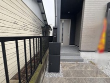 【神奈川県/海老名市東柏ケ谷】海老名市東柏ケ谷4丁目　新築　No.1 宅配ボックス付きメールボックス